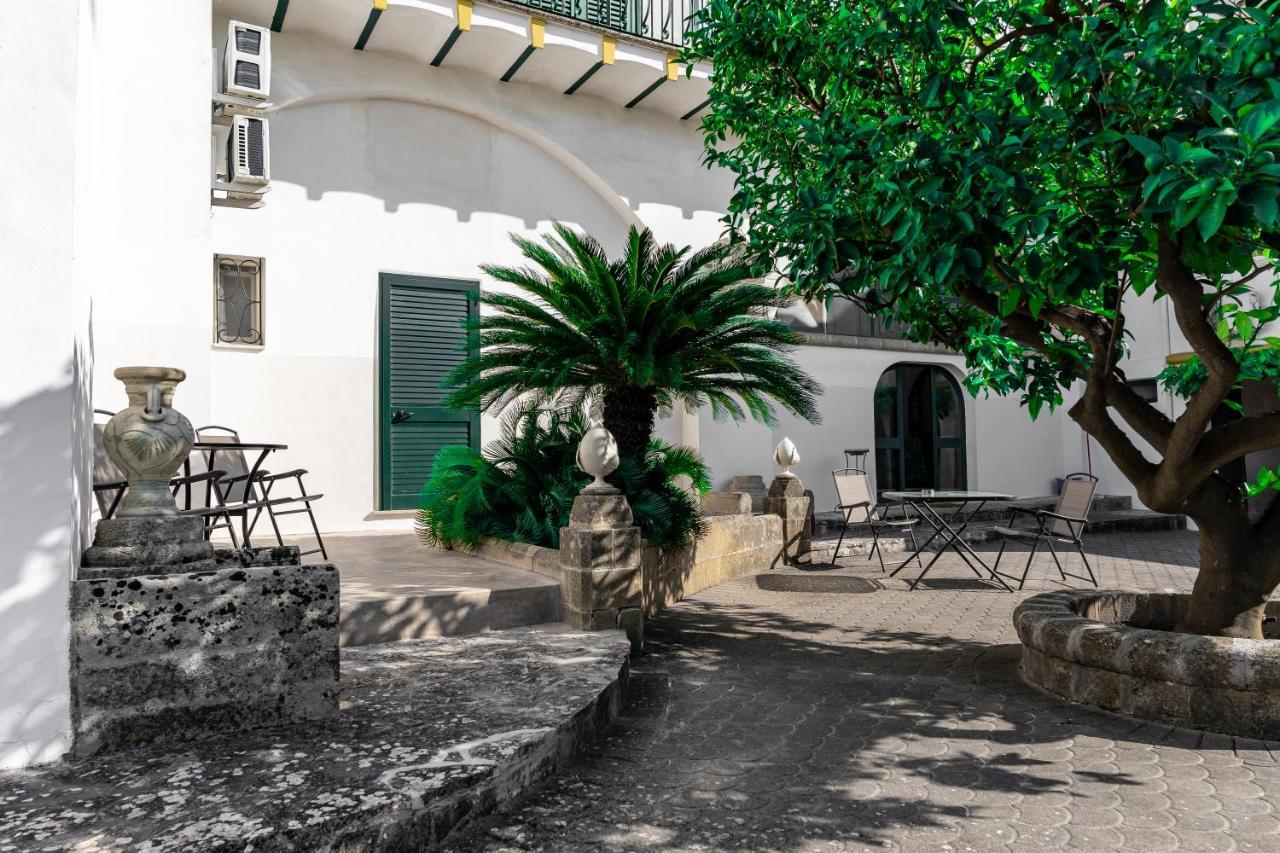Casa Vacanza Gico' Alezio Exterior photo